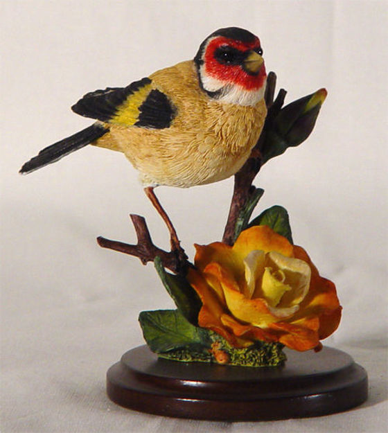 Image de Goldfinch with Garden Rose