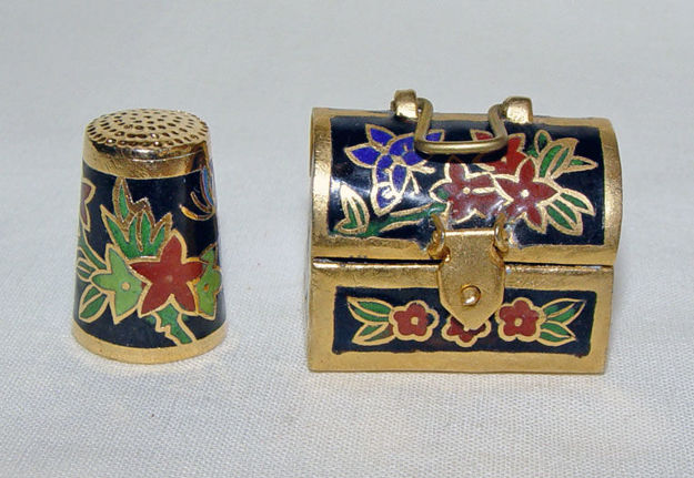 Picture of Thimble flowers with case